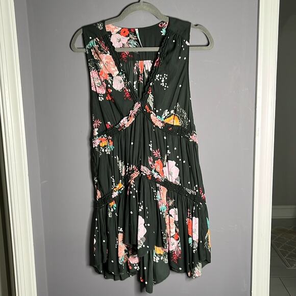 Free People Gray Floral Sleeveless Flowy Boho Top Size Small - Picture 8 of 8